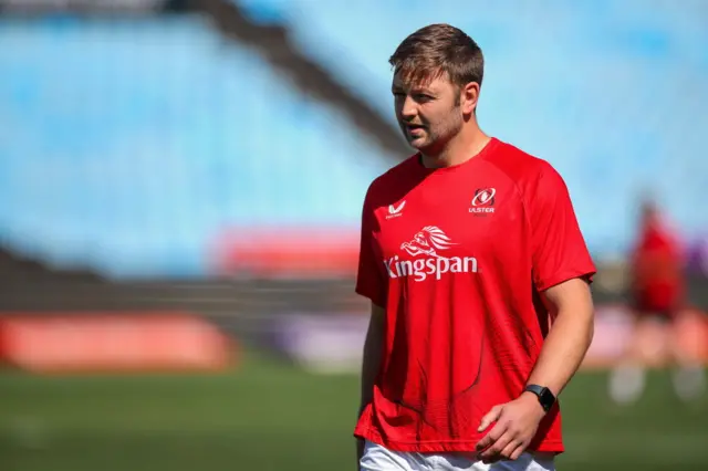 Iain Henderson warming up