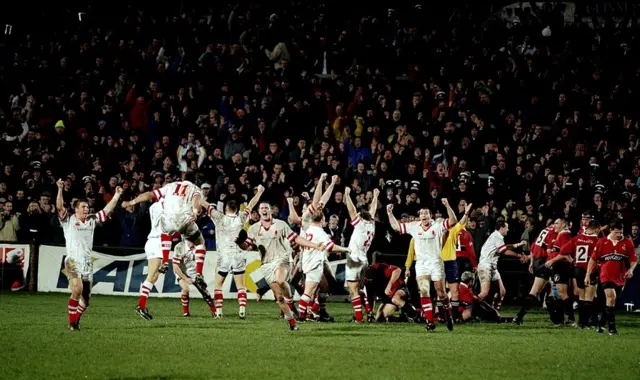 Ulster players celebrate their quarter-final win in 1998/99