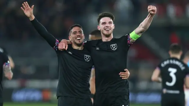 Pablo Fornals and Declan Rice celebrate