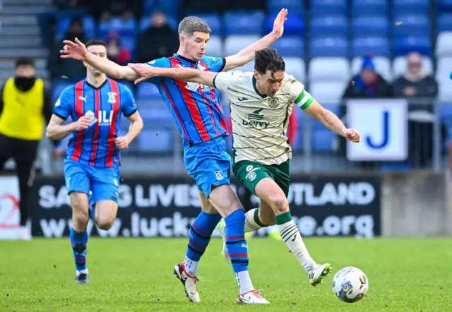 Inverness' Charlie Gilmour and Hibs' Joe Newell