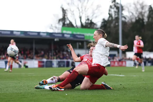 Leah Galton of Manchester United crosses the ball from Megan Collett