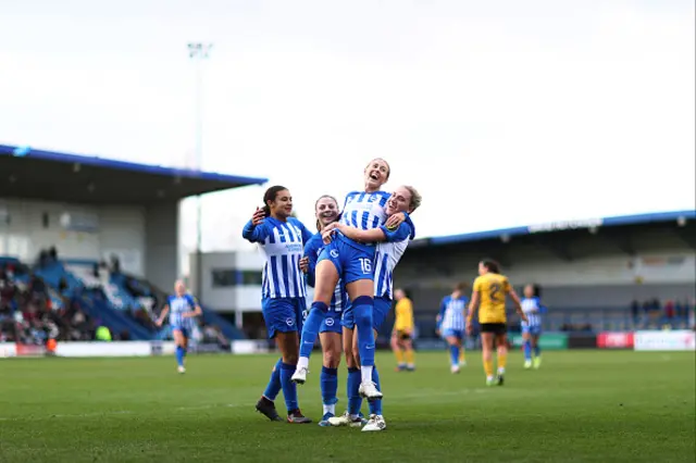 Emma Kullberg of Brighton & Hove Albion celebrates with teammates