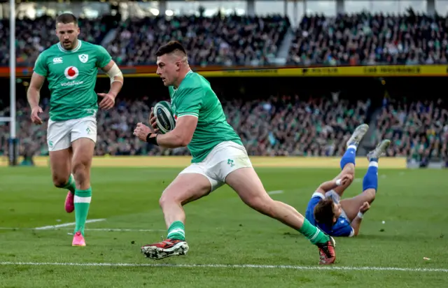 Dan Sheehan scores Ireland's second try