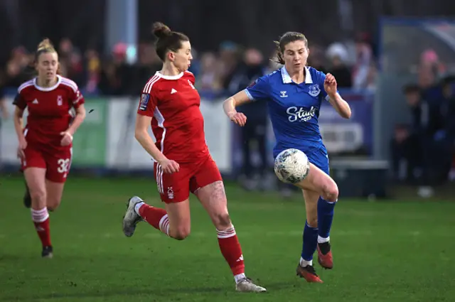 Emma Bissell of Everton battles for possession with Lyndsey Harkin