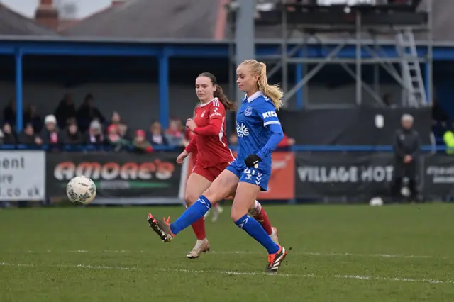 Katherine Kuhl of Everton scores