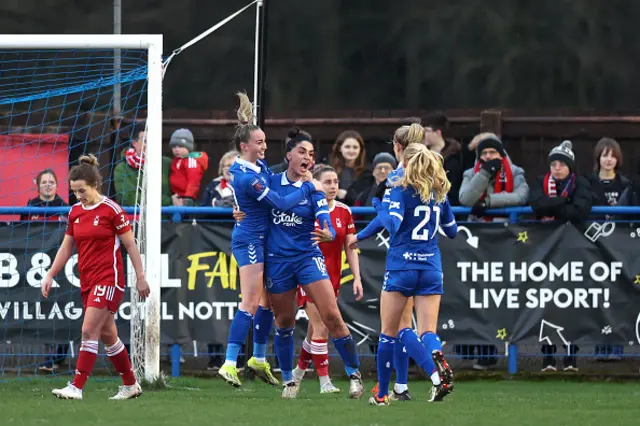 Martina Piemonte of Everton celebrates with teammates