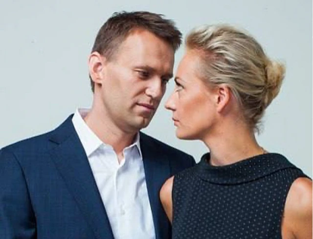 Navalny and his wife Yulia in an Instagram post