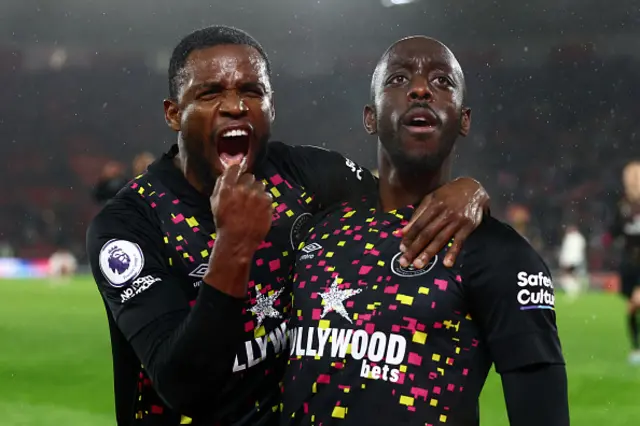 Yoane Wissa of Brentford celebrates with Frank Onyeka