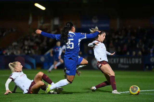 Alex Greenwood and Mayra Ramirez.