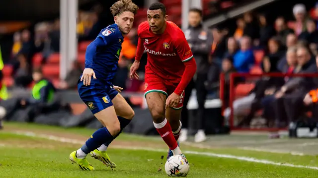 Will Swan of Mansfield Town and Priestley Farquharson of Walsall