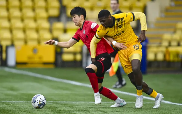 St Mirren's Kwon Hyeok-kyu and Livingston's Joel Nouble in action during a cinch Premiership match between Livingston and St Mirren