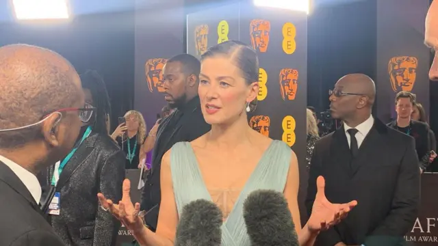 Rosamund Pike interviewed on the Bafta red carpet