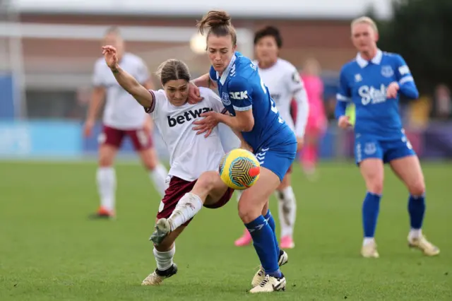 Galli and Gorry battle for the ball in midfield.