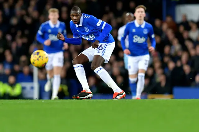 Abdoulaye Doucoure of Everton passes the ball