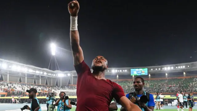 Stanley Nwabali celebrates at Afcon