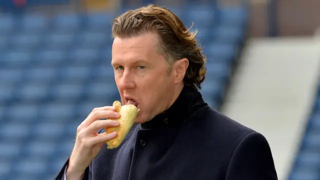 Steve McManaman eating a sandwich
