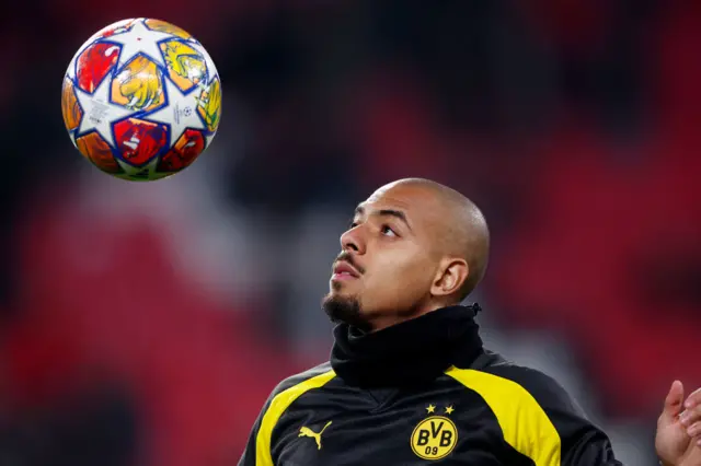 Donyell Malen juggles the ball in the warm up for Dortmund.