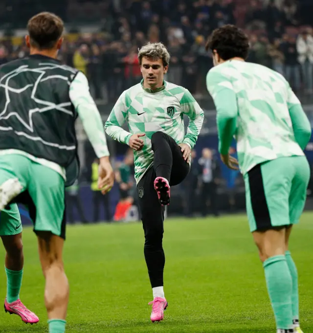 Griezmann and his Atletico teammates warm up at San Siro.