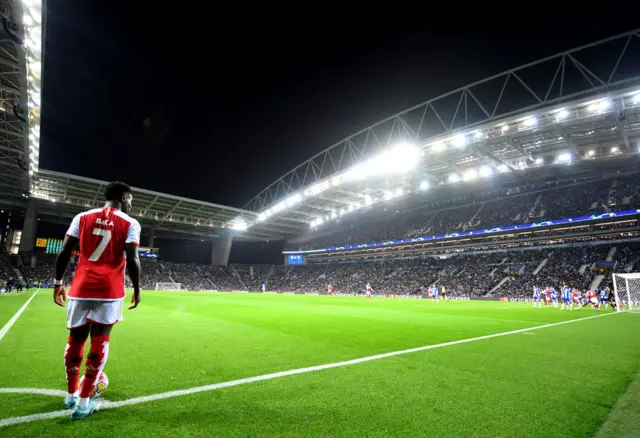 Saka lines up a corner kick for Arsenal.