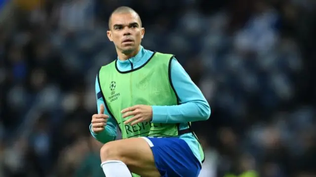 Pepe warms up at the Dragao.