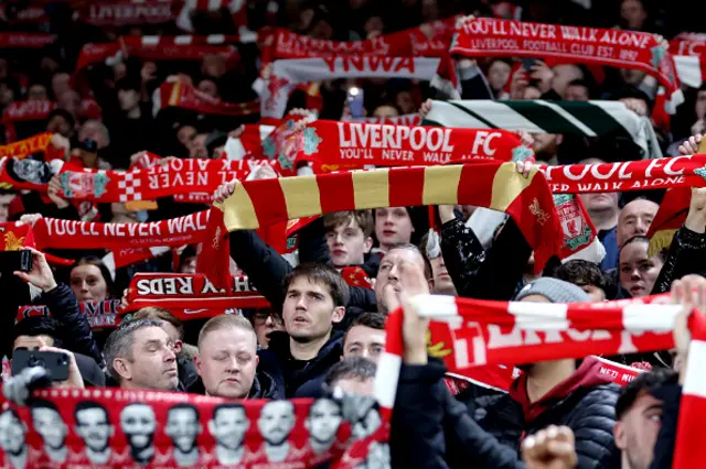 Fans of Liverpool raise scarves