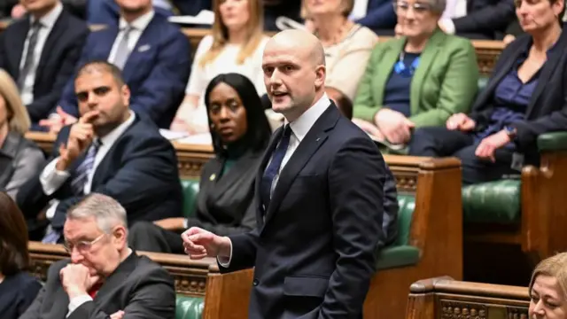 Stephen Flynn gestures as he speaks to MPs in the House of Commons