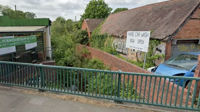 StreetView picture of the River Rea's normal level.