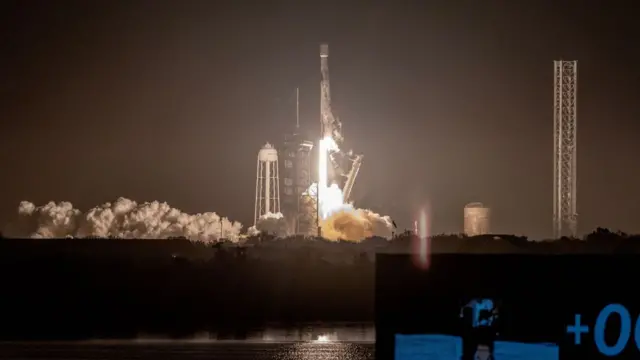 The Odysseus spacecraft lifts off, wit a huge plume of smoke beneath it