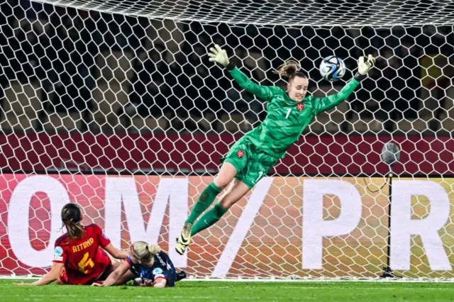 Bonmatis scores for Spain against the Netherlands.