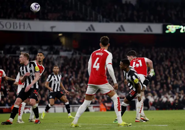 Joe Willock scores a header