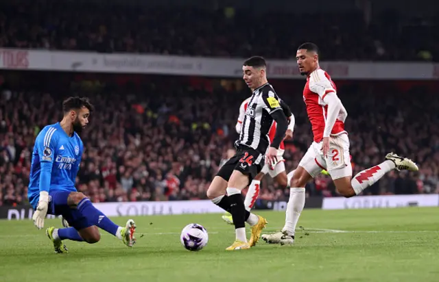 David Raya of Arsenal makes a save from Miguel Almiron