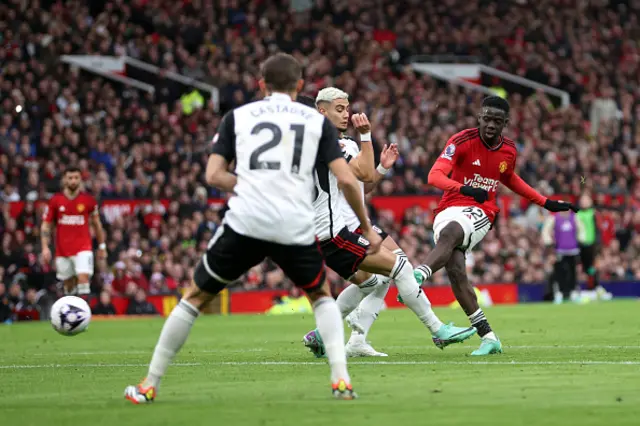 Omari Forson of Manchester United shoots