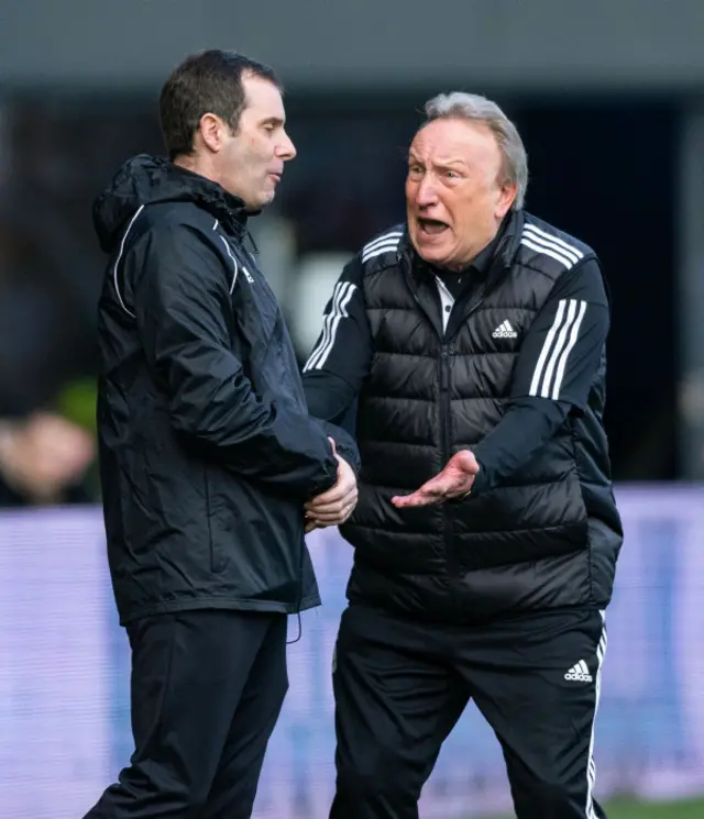 Aberdeen manager Neil Warnock and referee Alan Muir