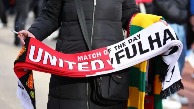 Half and half Manchester United and Fulham scarf