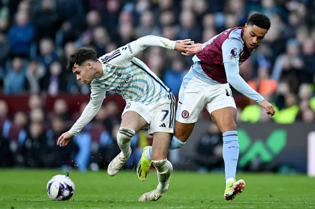 Neco Williams of Nottingham Forest is challenged by Jacob Ramsey