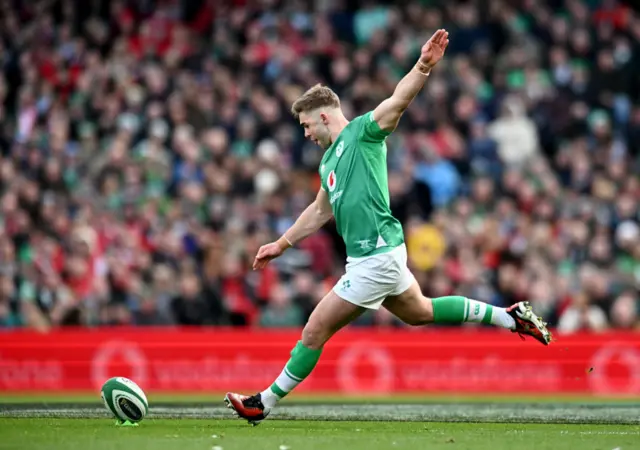 Jack Crawley kicking a penalty