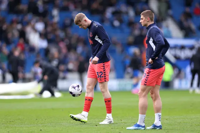 Jarrad Branthwaite of Everton warms up