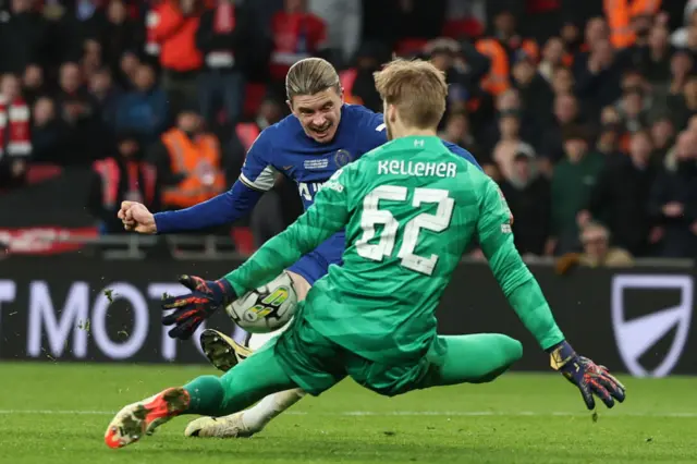 Chelsea's Conor Gallagher (L) has a late chance saved by Liverpool's Irish goalkeeper Caoimhin Kelleher