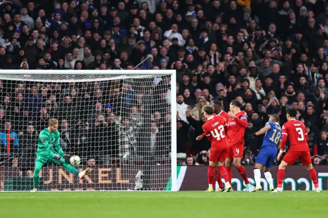 Chelsea come close to scoring against Liverpool