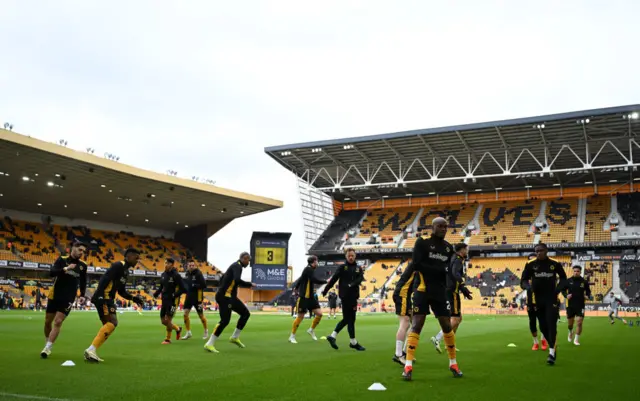 Wolverhampton Wanderers players warm up