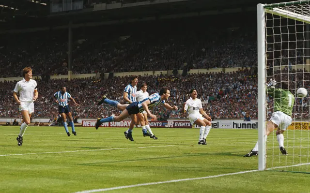 Keith Houchen dives to head in his FA Cup final goal