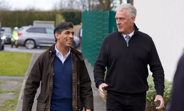 A picture taken during Rishi Sunak and Lee Anderson's visit to the East Midlands on 4 January 2024