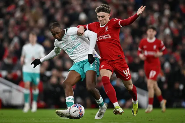 Joe Aribo (L) vies with Liverpool's English midfielder #42 Bobby Clark