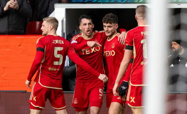 Aberdeen players celebrate Bojan Miovski's opener