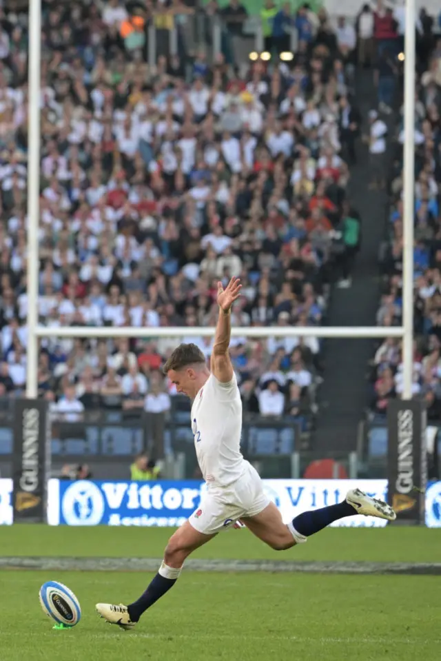 George Ford Kicking the ball for a penalty kick