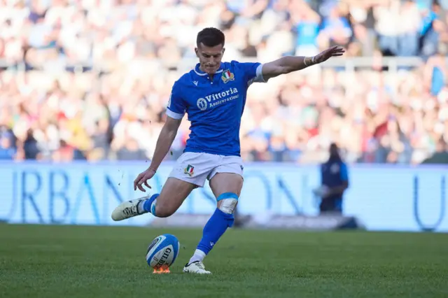 Tommaso Allen kicking a penalty kick