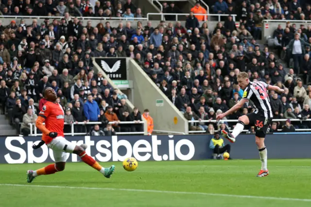 Sean Longstaff scores