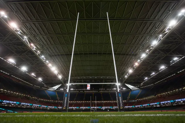 Principality Stadium roof closed