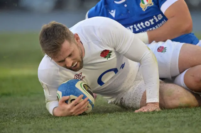 Eliot Daily scoring a try