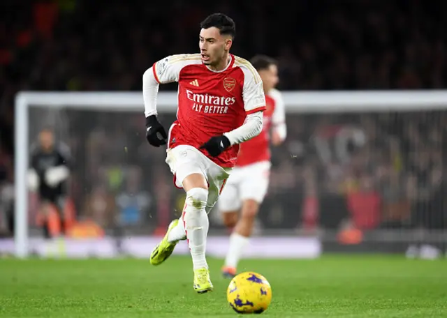 Gabriel Martinelli of Arsenal runs with the ball